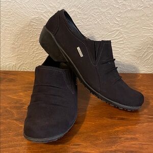 Tomika Black Womens Slip-On Ruched Casual Shoes